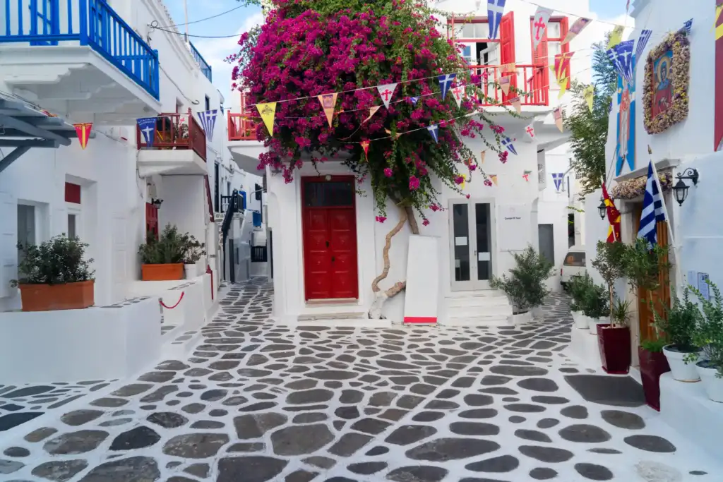 A picturesque sqare of Mykonos town